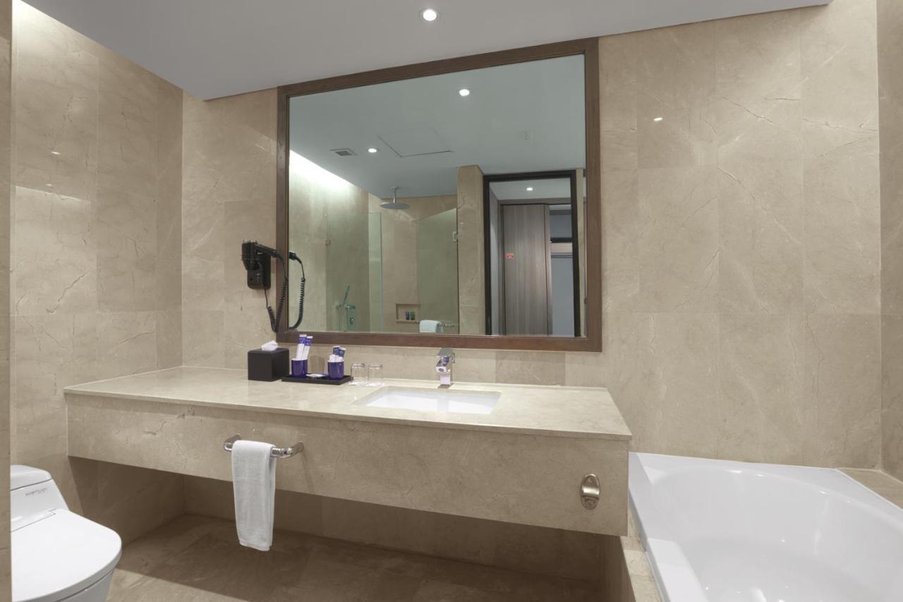 Aston Priority Simatupang Hotel And Conference Center Jakarta Eksteriør billede