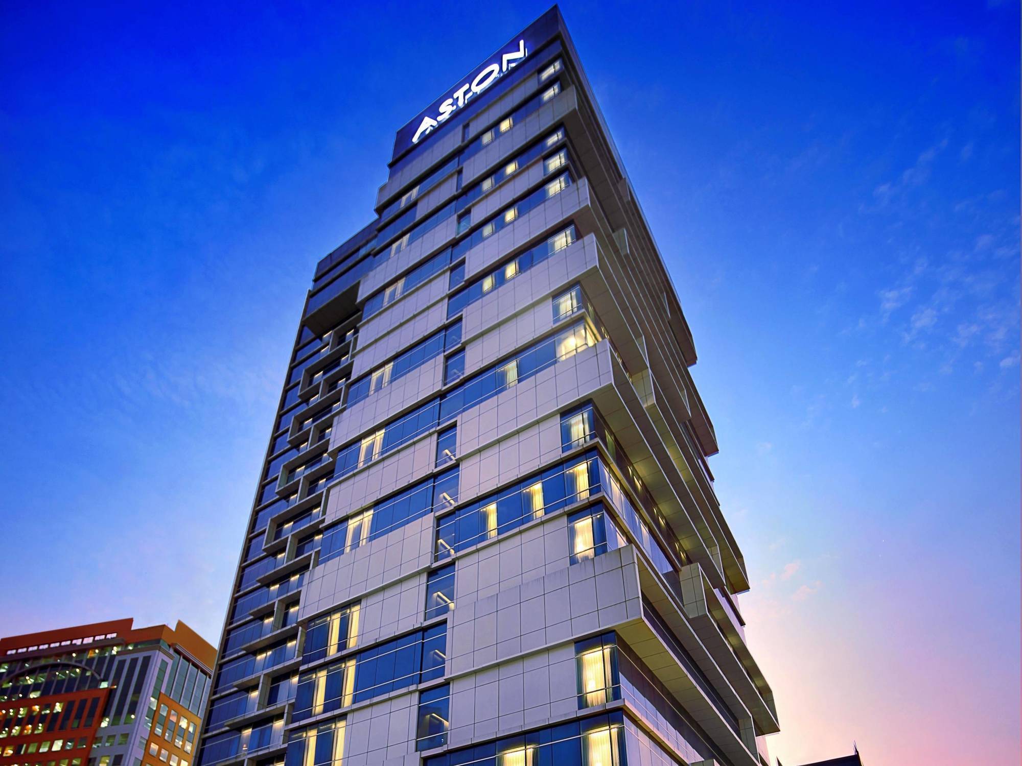 Aston Priority Simatupang Hotel And Conference Center Jakarta Eksteriør billede