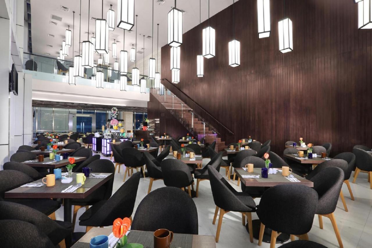 Aston Priority Simatupang Hotel And Conference Center Jakarta Eksteriør billede