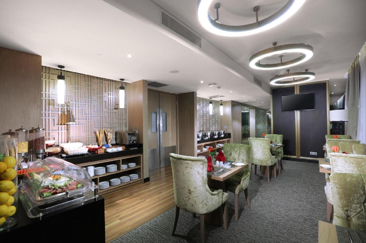Aston Priority Simatupang Hotel And Conference Center Jakarta Eksteriør billede